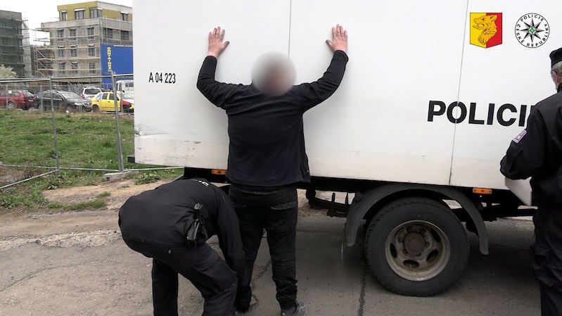 Na stavbě v Praze odhalili 15 nelegálních dělníků